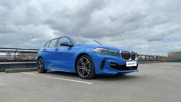 Vue principale de la BMW Série 1 M Sport Bleue