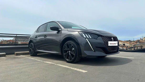 Vue principale de la Peugeot 208 GT Line Grise